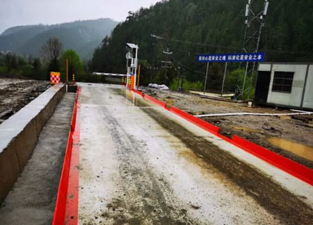 地磅調(diào)試現(xiàn)場